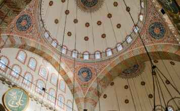 Algı Yönetiminde Psikolojik Taktikler: İnsan Zihnini Yönlendirme Sanatı Algı Yönetiminde Psikolojik Taktikler: İnsan Zihnini Yönlendirme Sanatı