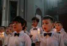 Candlelight Concert Phoenix: Müzik ve Atmosferin Büyülü Gecesi Candlelight Concert Phoenix: Müzik ve Atmosferin Büyülü Gecesi