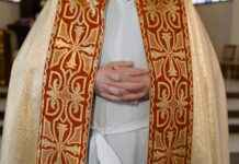 Katalik Rahip Giysileri: Farklı Giysilerin Anlaşılması için Bir Rehber Katalik Rahip Giysileri: Farklı Giysilerin Anlaşılması için Bir Rehber