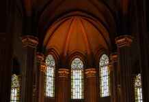 Finansal Krizlerde Şirketlerin Ayakta Kalma Stratejileri Finansal Krizlerde Şirketlerin Ayakta Kalma Stratejileri