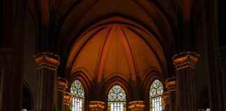 Finansal Krizlerde Şirketlerin Ayakta Kalma Stratejileri Finansal Krizlerde Şirketlerin Ayakta Kalma Stratejileri