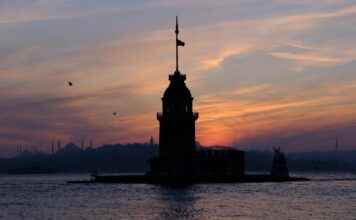 Kriz Yönetimi ve Liderlik: Zor Zamanlarda Güçlü Kalmak Kriz Yönetimi ve Liderlik: Zor Zamanlarda Güçlü Kalmak