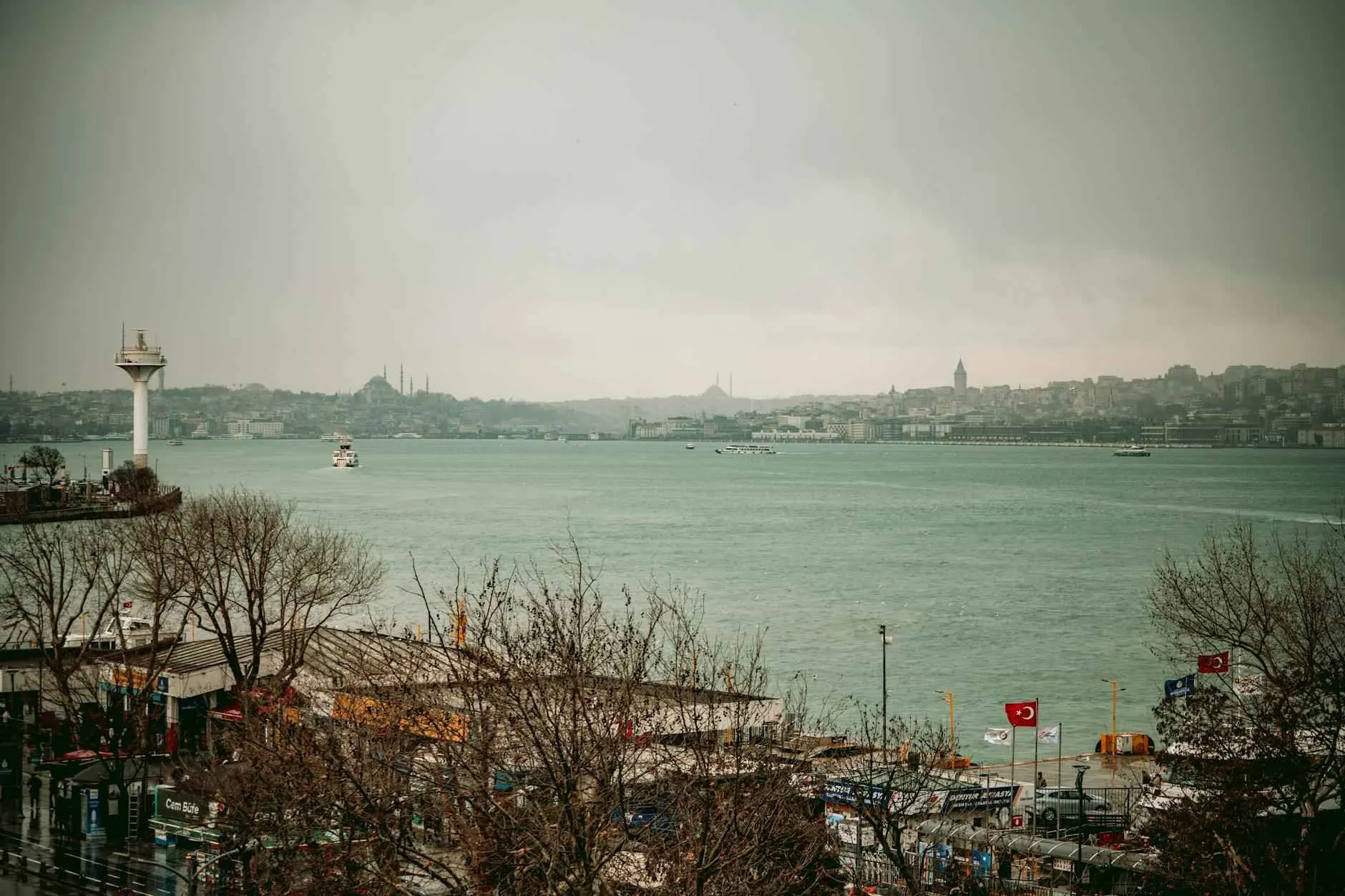 Sağlık Sektöründe Kriz Yönetimi: Pandemiler ve Acil Durumlar Sağlık Sektöründe Kriz Yönetimi: Pandemiler ve Acil Durumlar