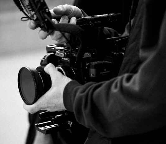 Şirketlerin Medya Baskısı Altında Doğru Mesajları Vermesi İçin Stratejiler Şirketlerin Medya Baskısı Altında Doğru Mesajları Vermesi İçin Stratejiler