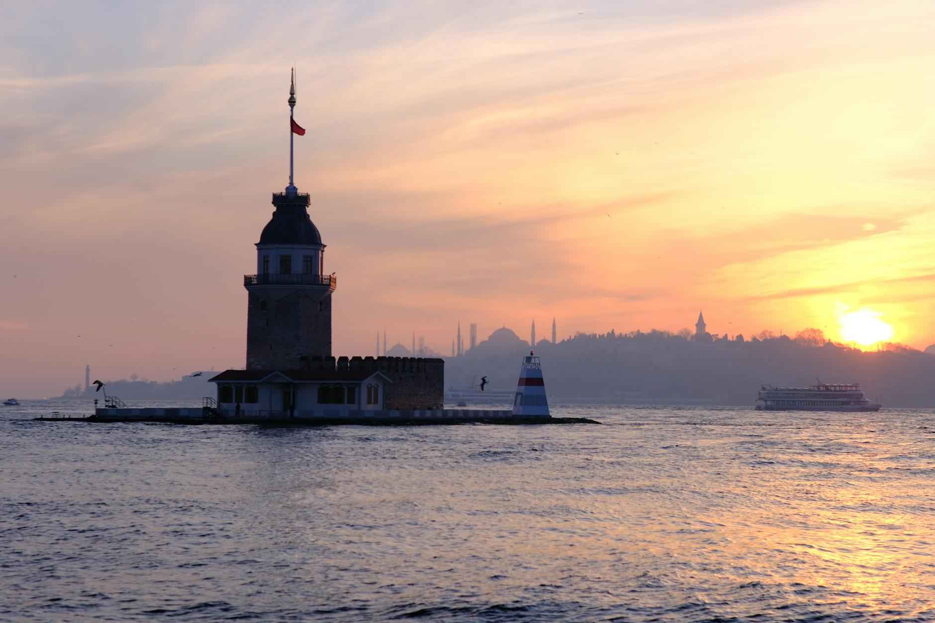 Teknoloji Şirketlerinde Kriz Yönetimi: Veri Sızıntıları ve Siber Saldırılar Teknoloji Şirketlerinde Kriz Yönetimi: Veri Sızıntıları ve Siber Saldırılar