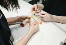 Şehir Manikürü: Stil ve Tırnak Bakımının Buluşma Noktası Şehir Manikürü: Stil ve Tırnak Bakımının Buluşma Noktası