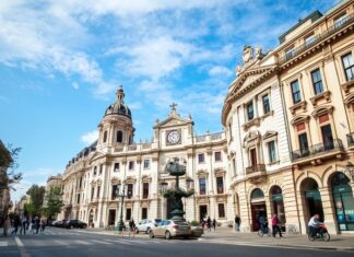 Dijital Pazarlama Stratejilerinizde Madrid’den Esinlenme Draw inspiration from Madrid for your digital marketing strategies.